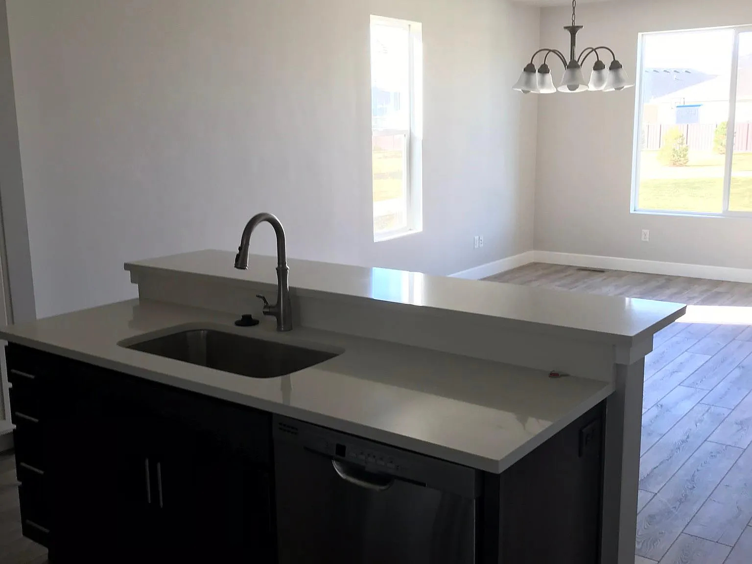 3 bed, 2.5 bath, 2178 sqft, $2,300 — Photo 2
