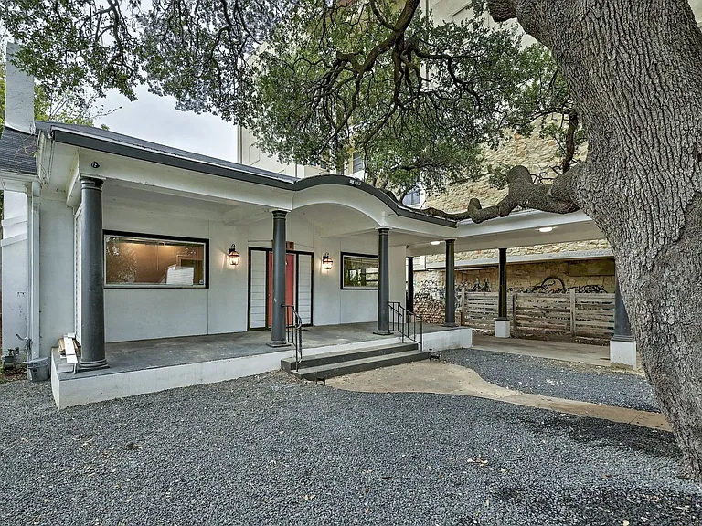 2511 San Gabriel St — Photo 3