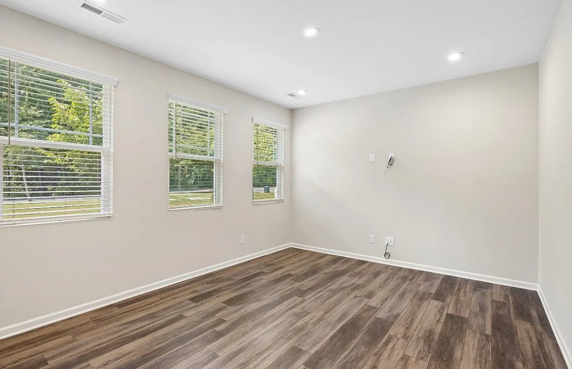 3 bed, 2.5 bath, 1641 sqft, $2,350 — Photo 3