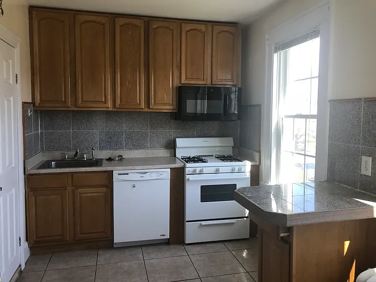 804 Farmington Ave #2B — Photo 8