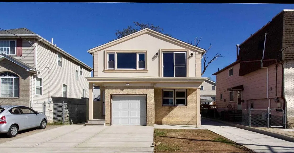 3 bed, $3,700 — Photo 1