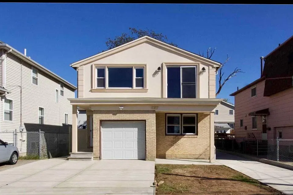287 Lamport Blvd #2