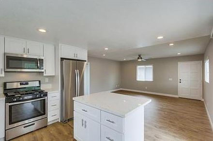 Open floor plan with kitchen island.