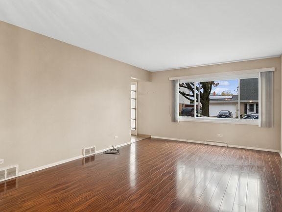 3rd image of 9257 N Courtland Dr