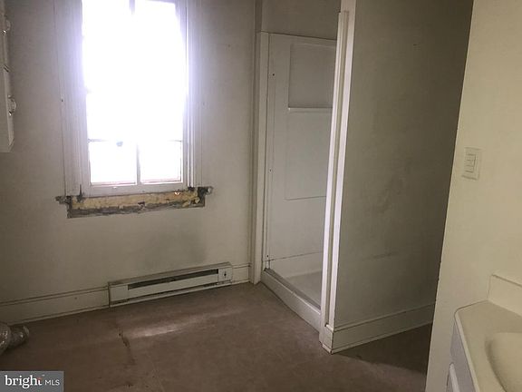 3rd image of 222 Chestnut St