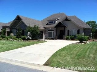 1060 Applewood Dr, Conway, AR 72034