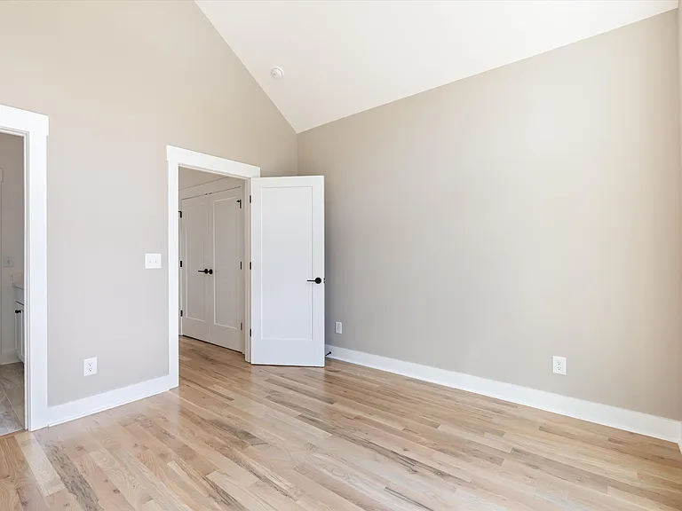 2830 Clifton Ave — Photo 31