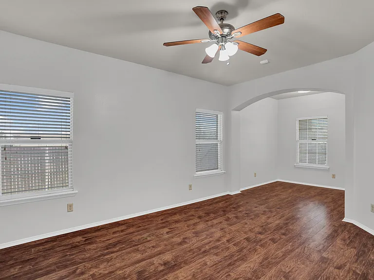 2138 Meadow View Dr — Photo 10