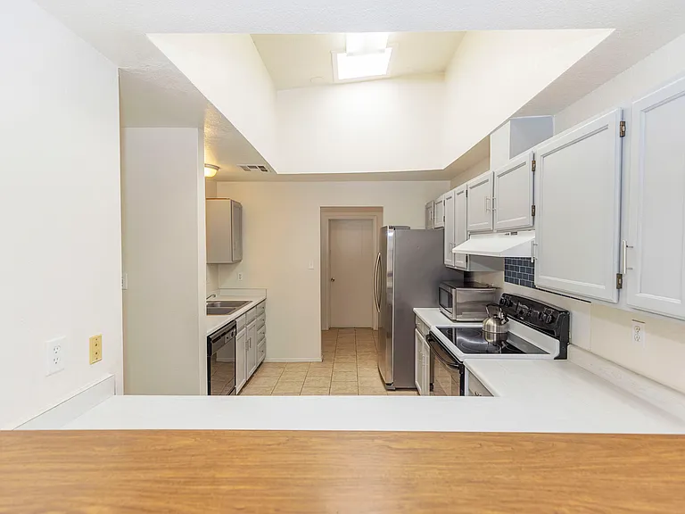3030 Hillrise Dr — Photo 6