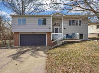 1482 Westview Dr, Coralville, IA 52241