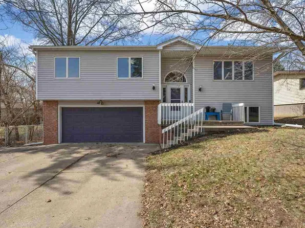 1482 Westview Dr, Coralville, IA 52241