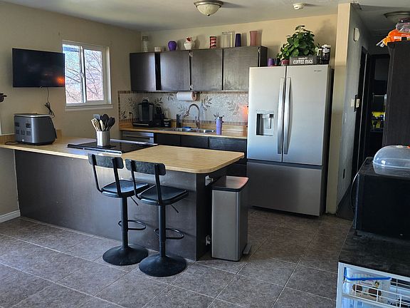 3rd image of 7518 W Adams Rd