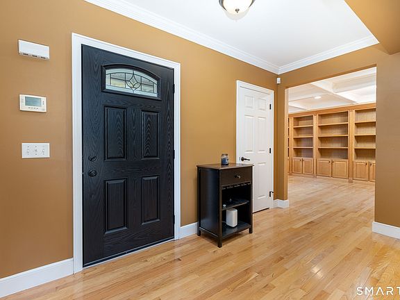 3rd image of 9 Oak Farm Drive