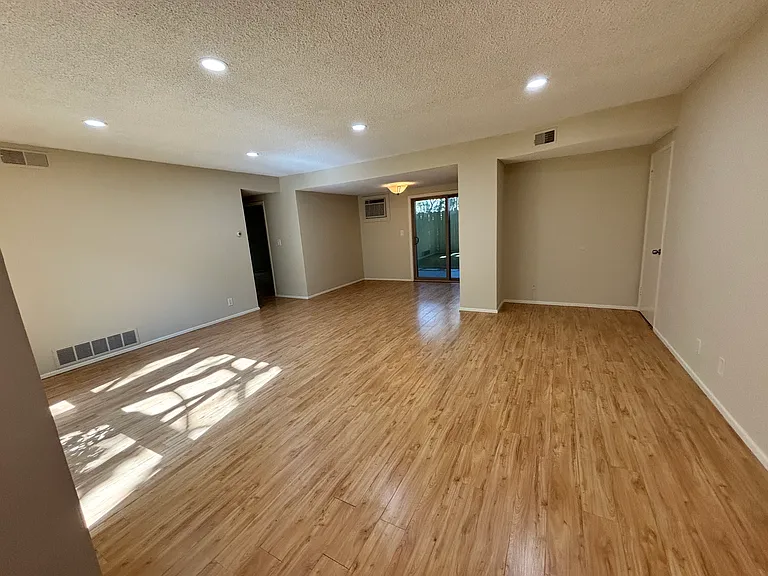 1740 Huntington Dr — Photo 3