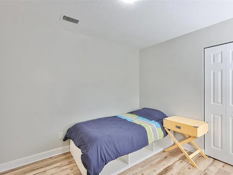 2331 W Chestnut St — Photo 29
