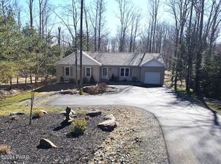 1073 Lakeland Dr, Lake Ariel, PA 18436