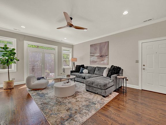 3rd image of 1618 N Oakley Ave APT 2N