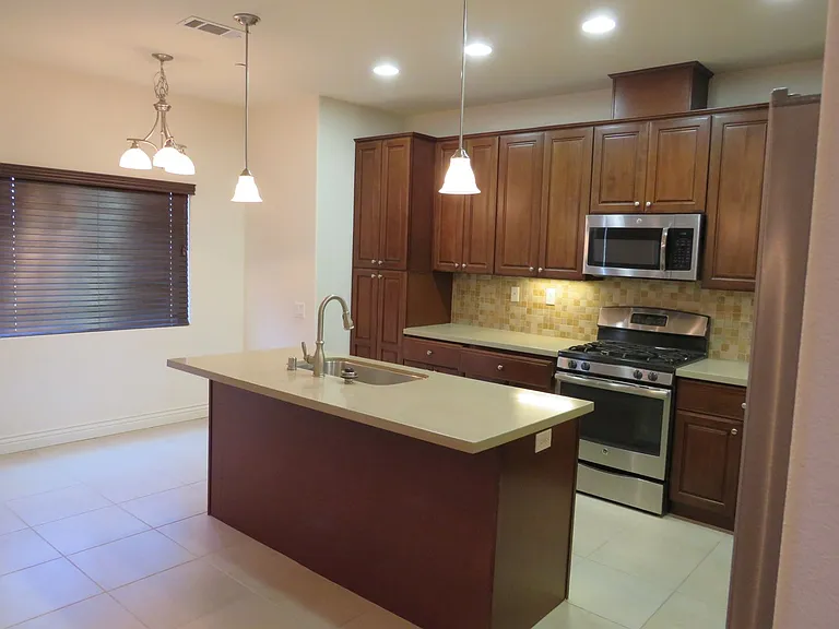 305 Hampton Dr — Photo 12