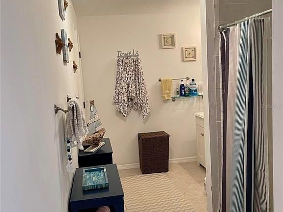 2nd image of 2419 Wells Ave