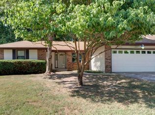 3008 W Hillcrest Cir, Springfield, MO 65807