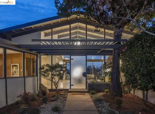 95 Sandringham Rd, Piedmont, CA 94611