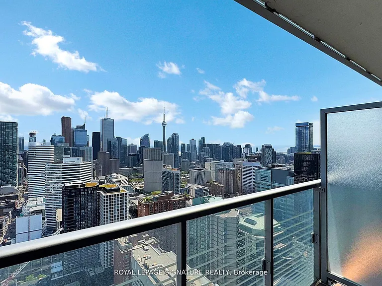 386 Yonge St #4508 — Photo 31