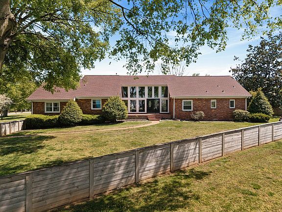 2nd image of 301 Brandywine Dr