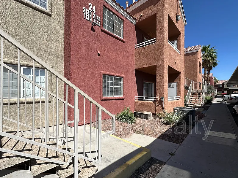 2 bed, 2.0 bath, 974 sqft, $1,400 — Photo 2