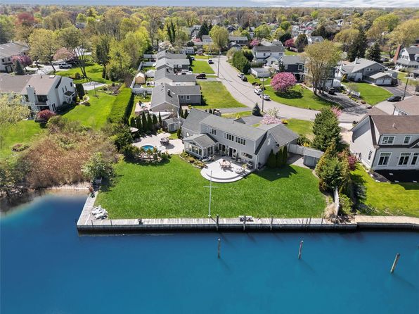 17 Harbour Road, Babylon, NY 11702