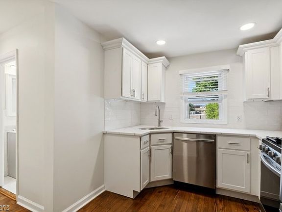 3rd image of 14 Munn St #C