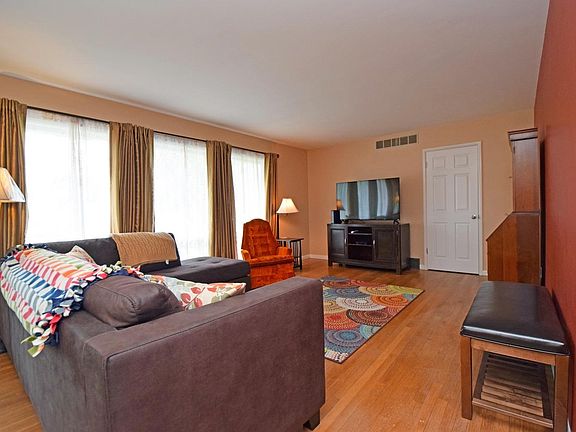 4th image of 214 Terrace Dr
