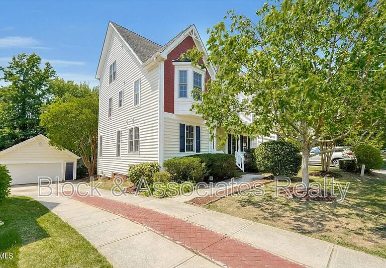 109 Old Savannah Dr — Photo 1
