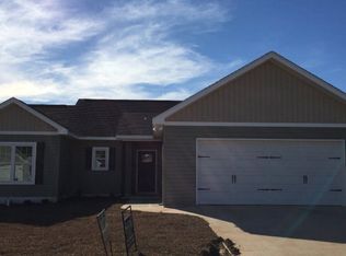 108 Gracebrook Ct, Headland, AL 36375