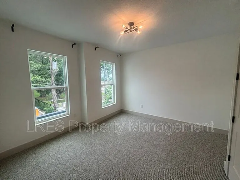 722 Ellwood Ave — Photo 24