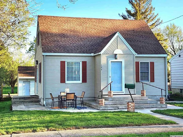 127 28th St SW, Mason City, IA 50401