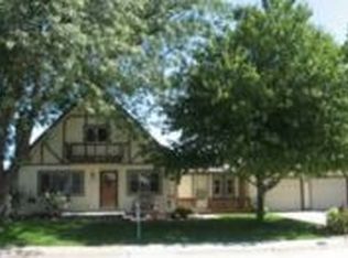 916 Linden Ave, Hastings, NE 68901