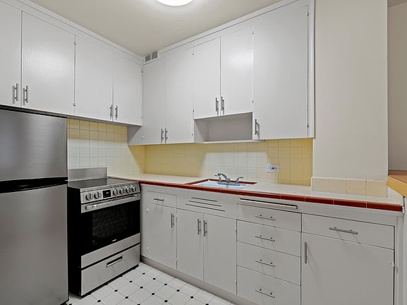 5th image of 1330 Jones St #Fedae3fa1