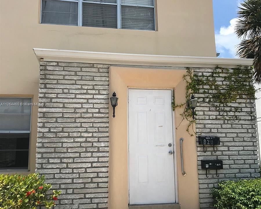 1st image of 820 W 40th St #2