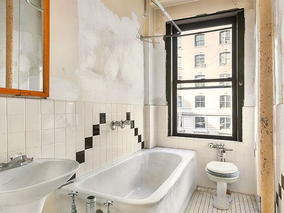 5th image of 541 Amsterdam Ave #4E