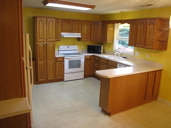 2nd image of 1295 N 3rd St
