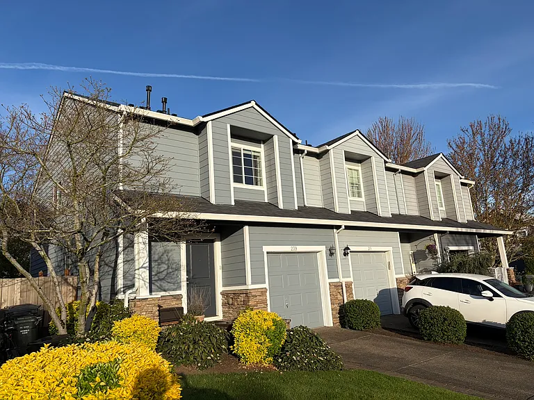239 N Cedar St — Photo 2