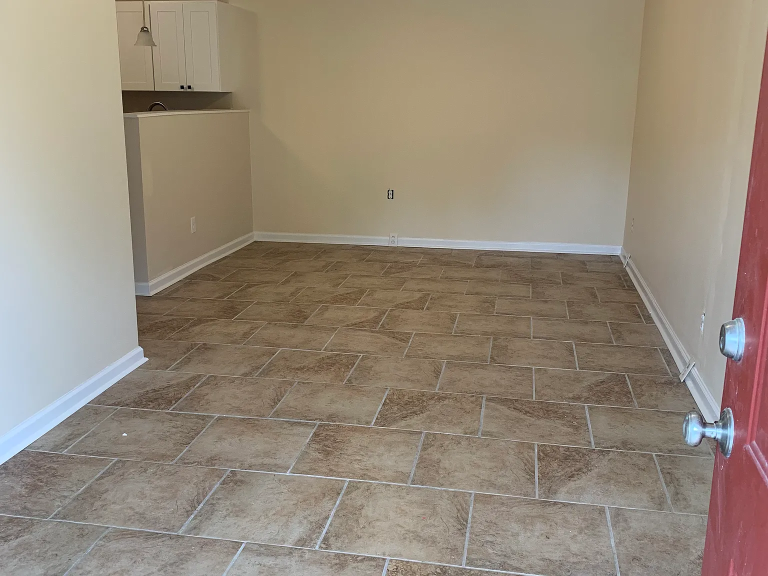 2 bed, 750 sqft, $1,050 — Photo 2
