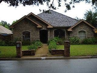 1st image of 424 Kiwi St