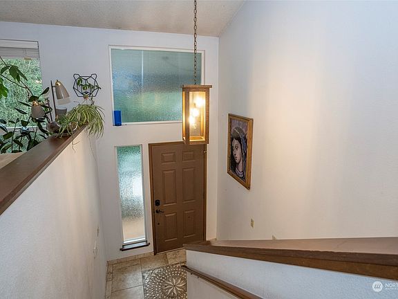 5th image of 6811 47th Avenue E