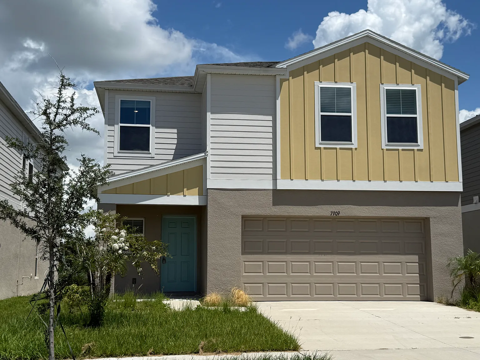 4 bed, 2.5 bath, 2039 sqft, $2,499 — Photo 1