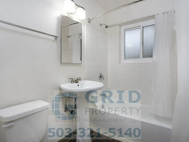 1800 SE Stark St #105 — Photo 10