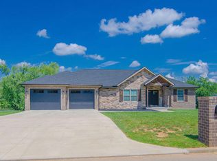 90 Clear Lake Dr, Somerset, KY