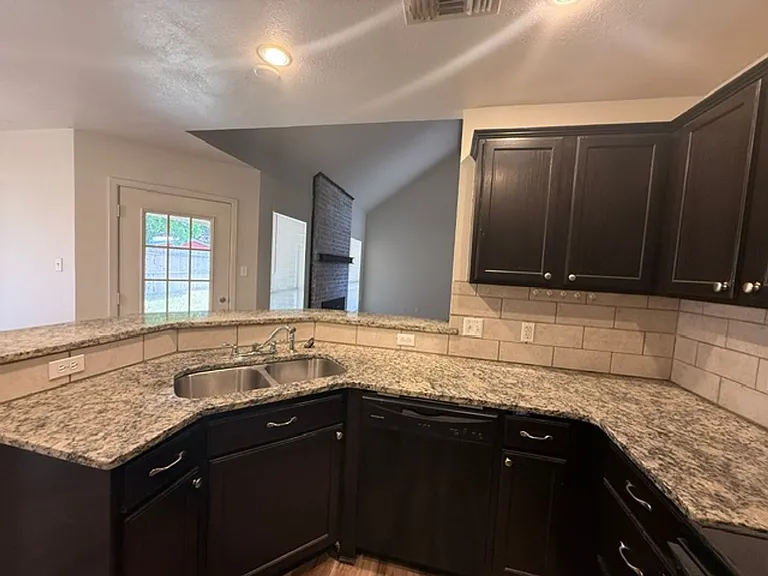 3933 Wake Forest Ln — Photo 7