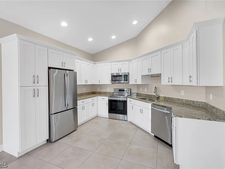1133 SW Trafalgar Pkwy — Photo 3