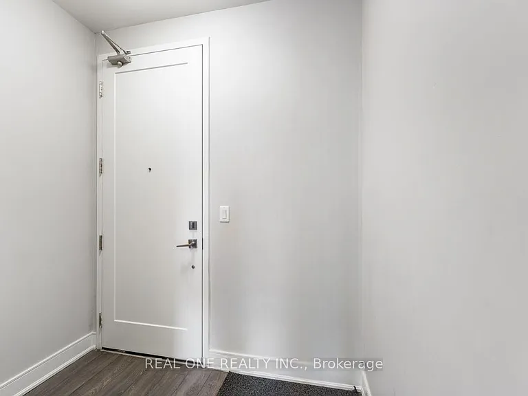 150 Main St W #503 — Photo 16